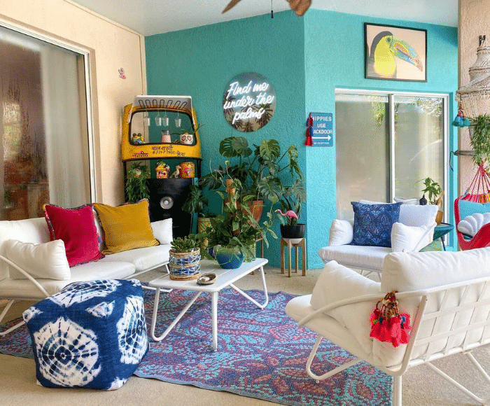 Coastal Goes Maximal in Kelli Collins’ Tropical Eclectic Outdoor Lounge
