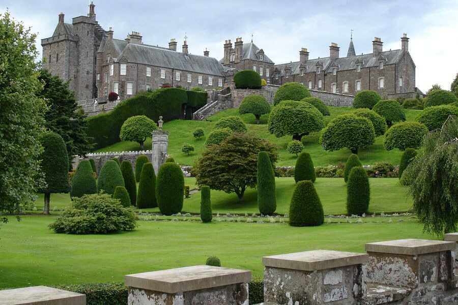 Gorgeous Topiary Gardens Around the World