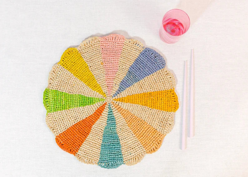 Pinwheel multicolor Placemat, raffia tabletop
