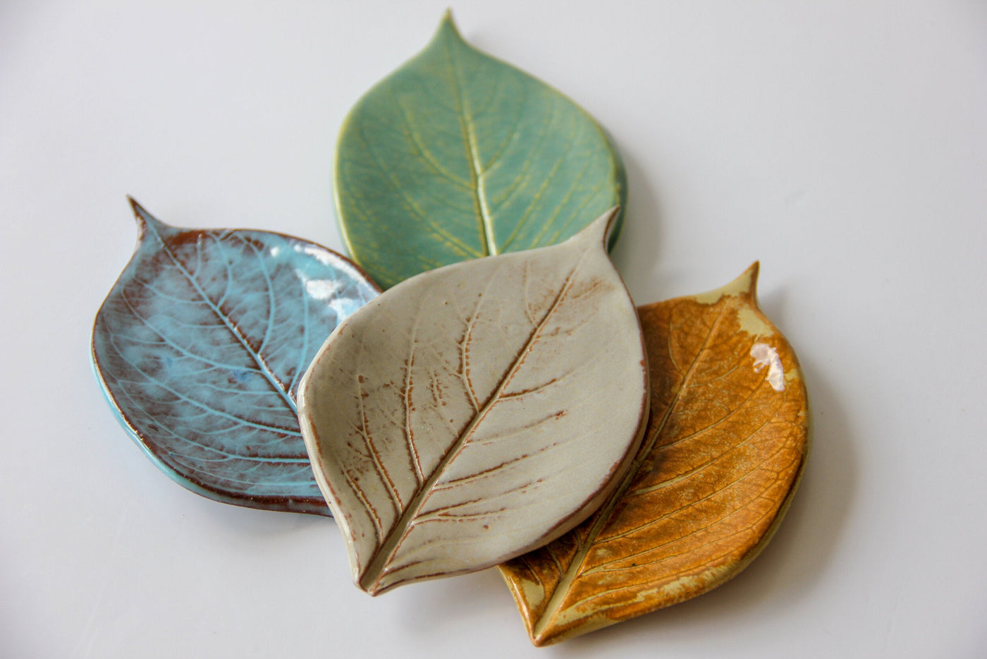 Dish Mini Leaf Wht Mel Small Leaf Dish