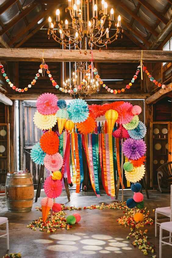 Don't be afraid of color at your wedding! We're maximalists who appreciate bohemian layers, a mix of patterns, and of course, the unexpected. Here's how to mix and match patterns and color with these colorful bohemian wedding ideas...